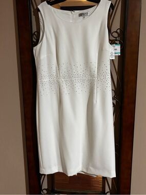 NWT Kasper White Sleeveless Dress with Crystal Waist
 elegant classy semi formal